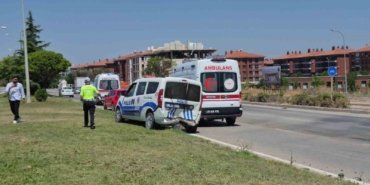 Kaza yerindeki polis aracına otomobil çarptı: 1’i polis 1’i bekçi toplam 6 yaralı