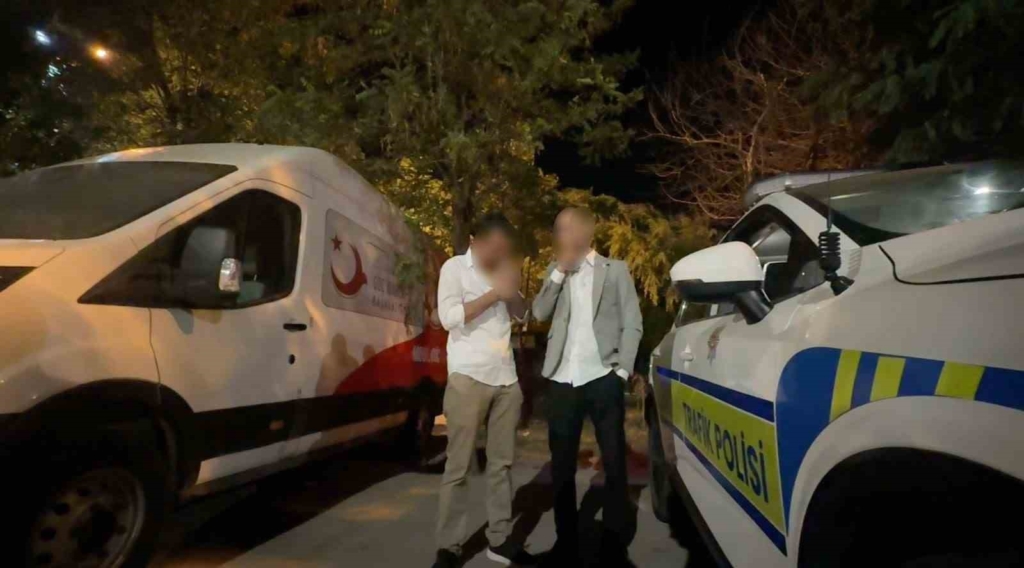 Alkollü sürücünün aracını teslim almaya gelen yakını da alkollü çıktı