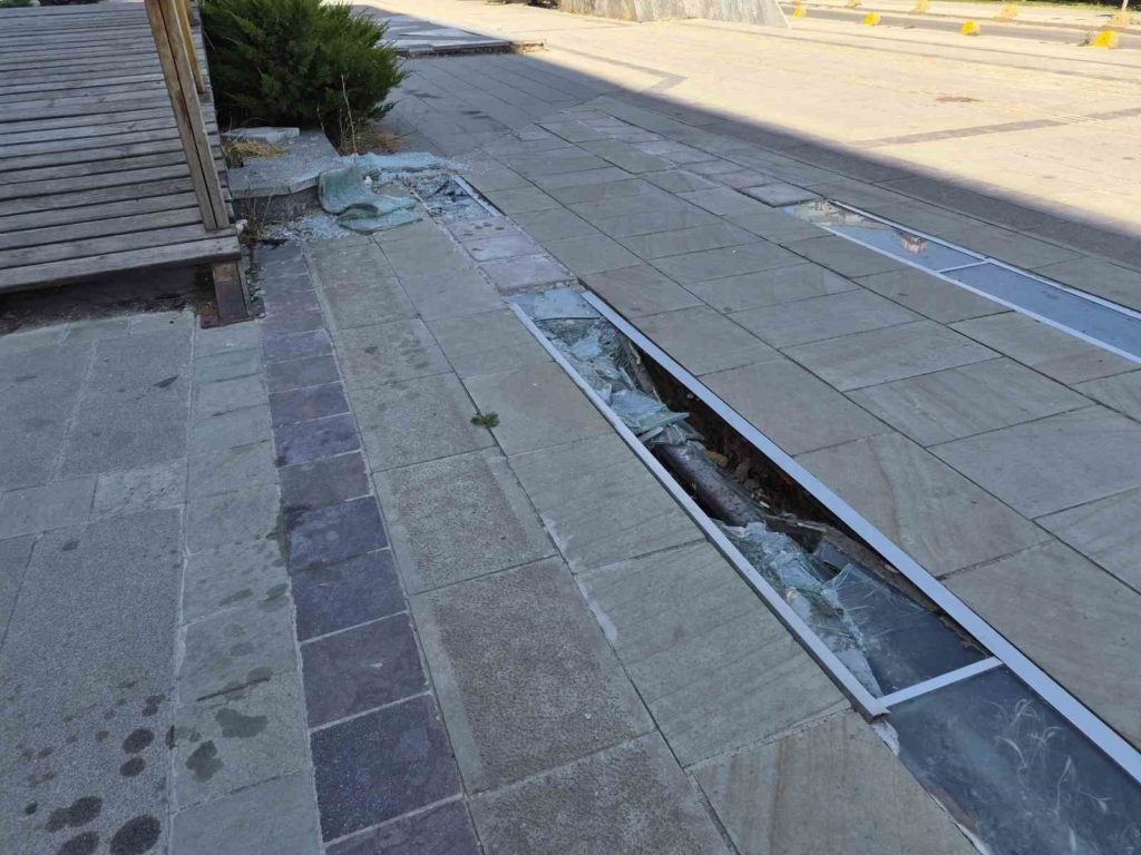 Hatboyu Caddesi vandalların hedefi oldu