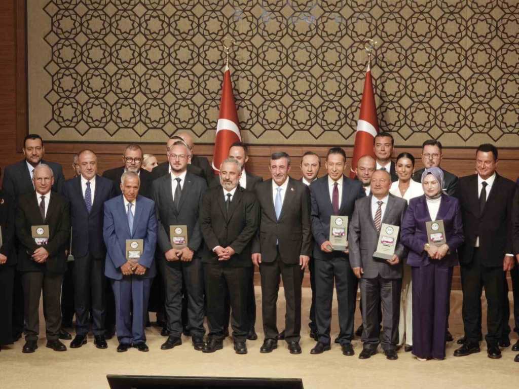 Cumhurbaşkanı Yardımcısı Yılmaz: "İsimlerimiz farklı olabilir ama hepimizin soyadı Türkiye Cumhuriyeti’dir"