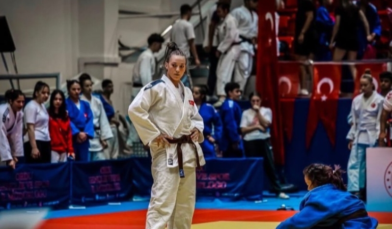 Tuana Kambur, Ordu’daki uluslararası judo turnuvasında gümüş kazandı