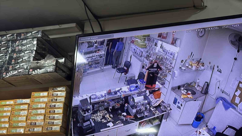 Eskişehir’de kaza sonrası güvenlik kamerası izlenirken bıçaklı kavga: 2 yaralı