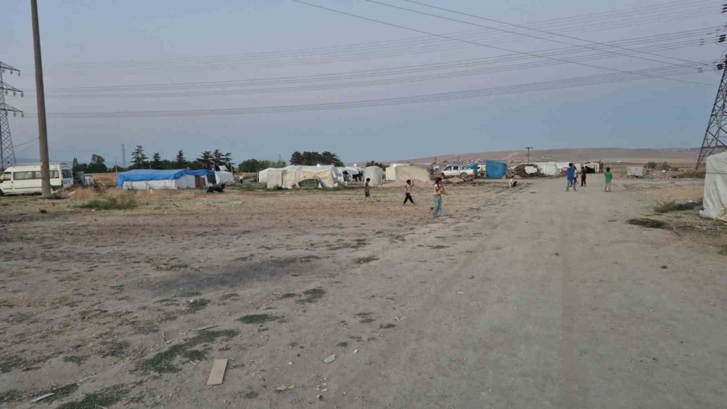 Eskişehir’de çadırda kalan mevsimlik tarım işçileri ve çocuklarının yaşantısı