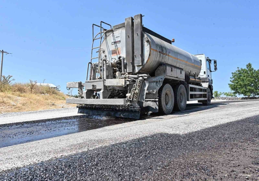 Büyükşehir Harmancık’ta da yolları yeniliyor