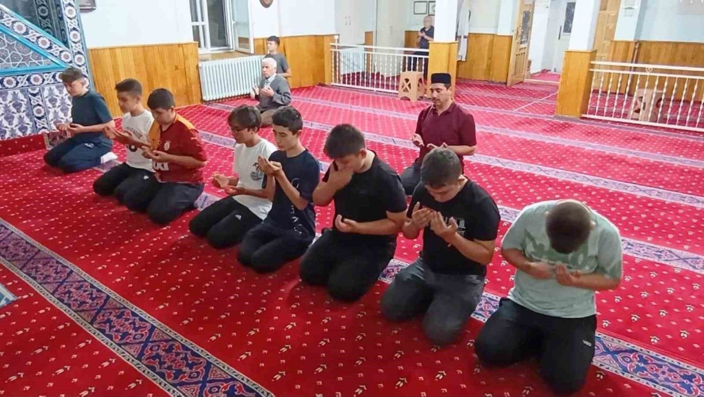 Hisarcık’ta "Yazımda Kardeşlik Var" kampı tamamlandı