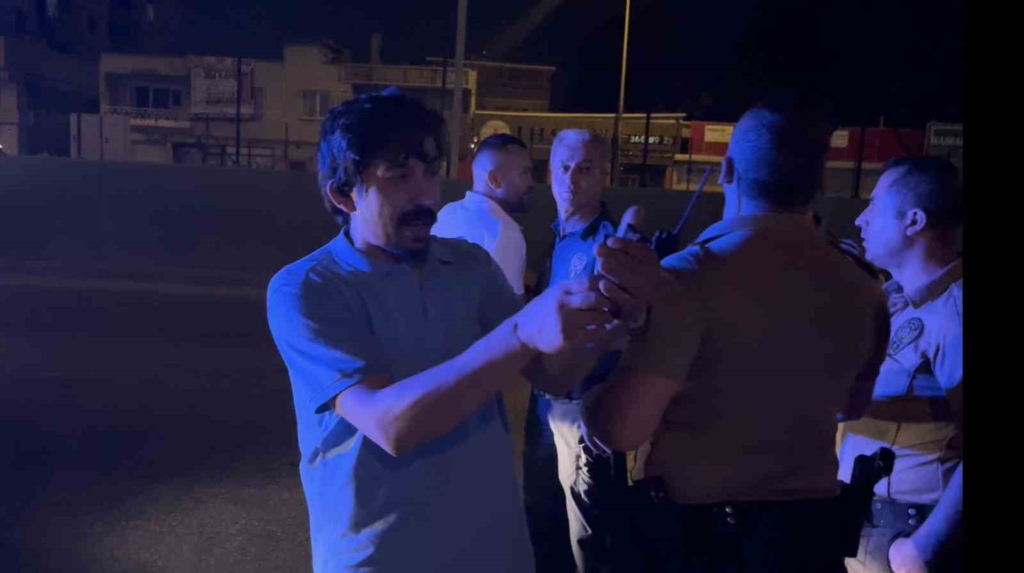 Bursa’da alkollü şahsın "Futbolcu" performansı: Kimse dokunmadı, kendini yere bıraktı