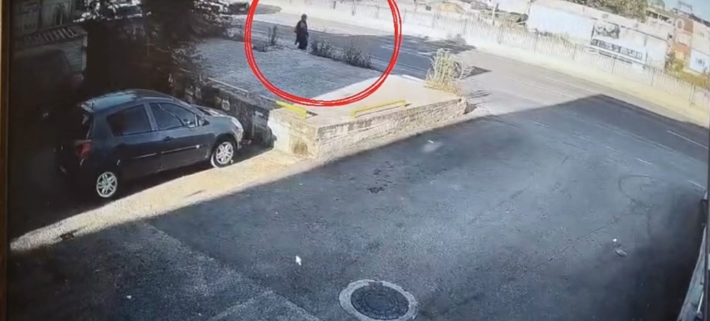 Bir adımla hayata tutundu, motosikletli duvara çarparak can verdi