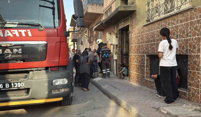 Eskişehir’de apartmanın zemin katında mutfak yangını