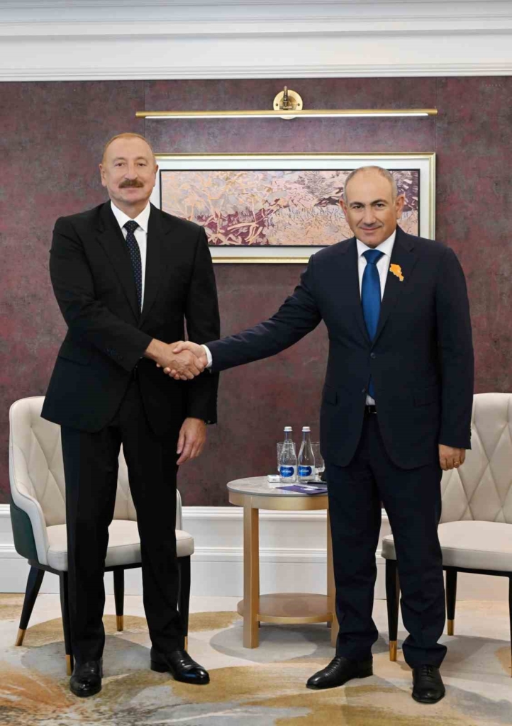 Azerbaycan Cumhurbaşkanı Aliyev, Ermenistan Başbakanı Paşinyan ile Bişkek’de görüştü
