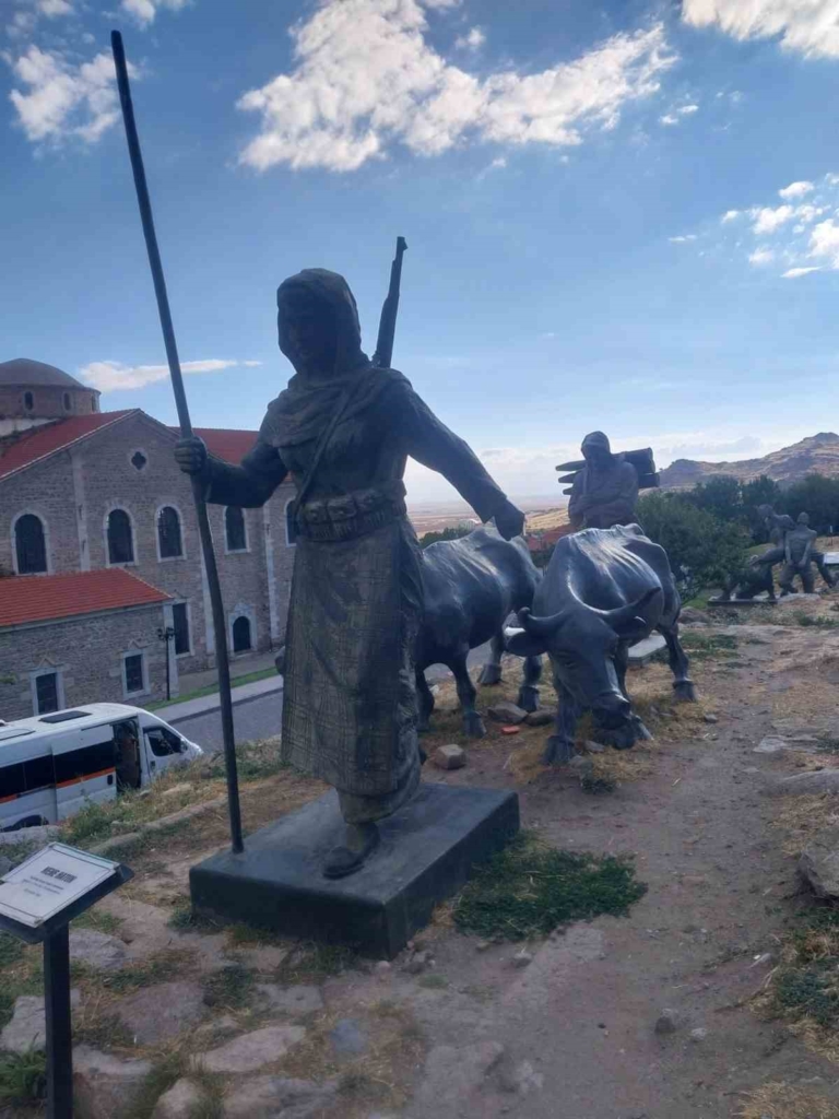 Sivrihisar’daki heykel müzesi turistlerin ilgisini çekiyor
