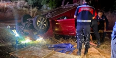 İnegöl’de otomobil şarampole yuvarlandı: 3 yaralı