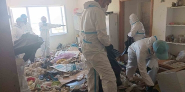 Balkan Mahallesi’nde evden 28 ton çöp çıkarıldı