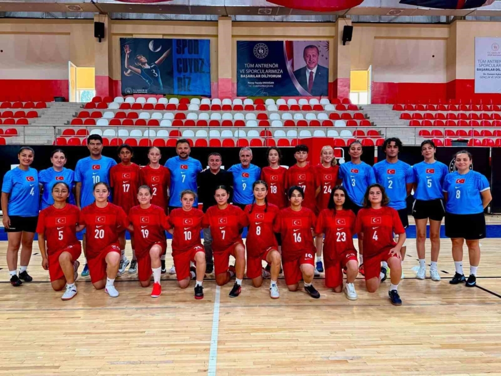 İşitme Engelliler Genç Kız Futsal Milli Takımı kampı Bilecik’te başladı