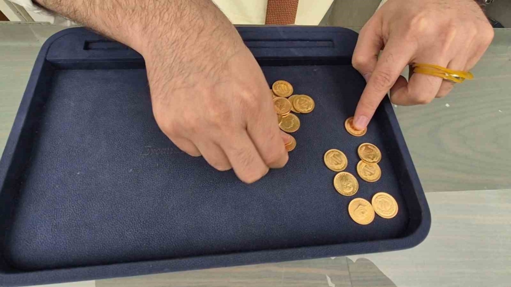 Eskişehir’de 650 bin TL’lik 15 Cumhuriyet altını bozdurmak isteyen şahsı, kuyumcunun dikkati ele verdi