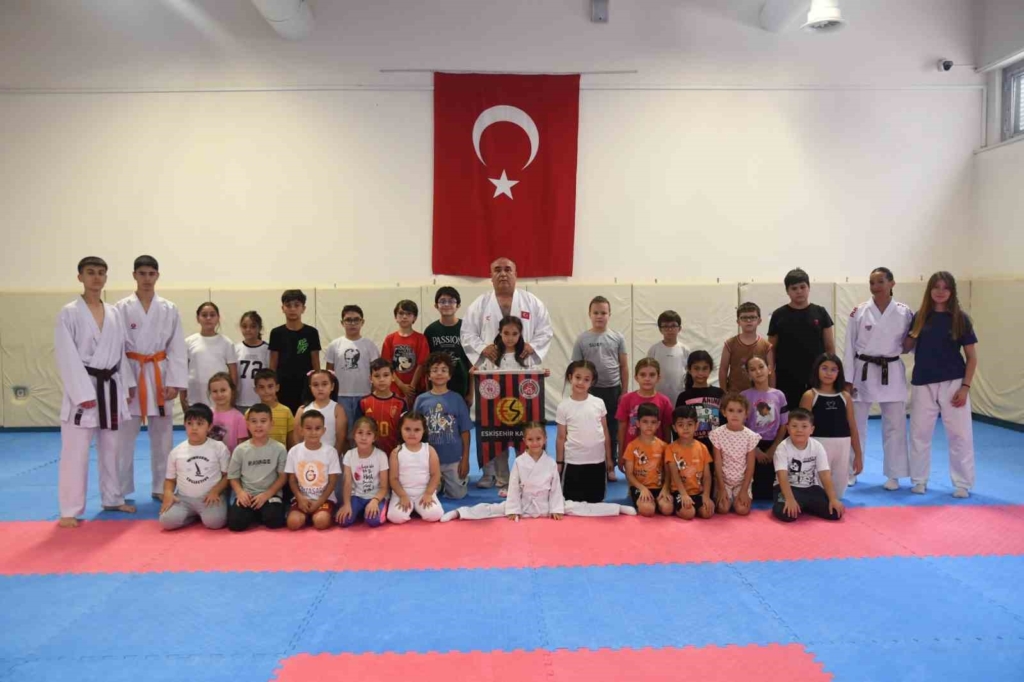 Eskişehir’de geleceğin karatecileri Yenikent’te yetişiyor