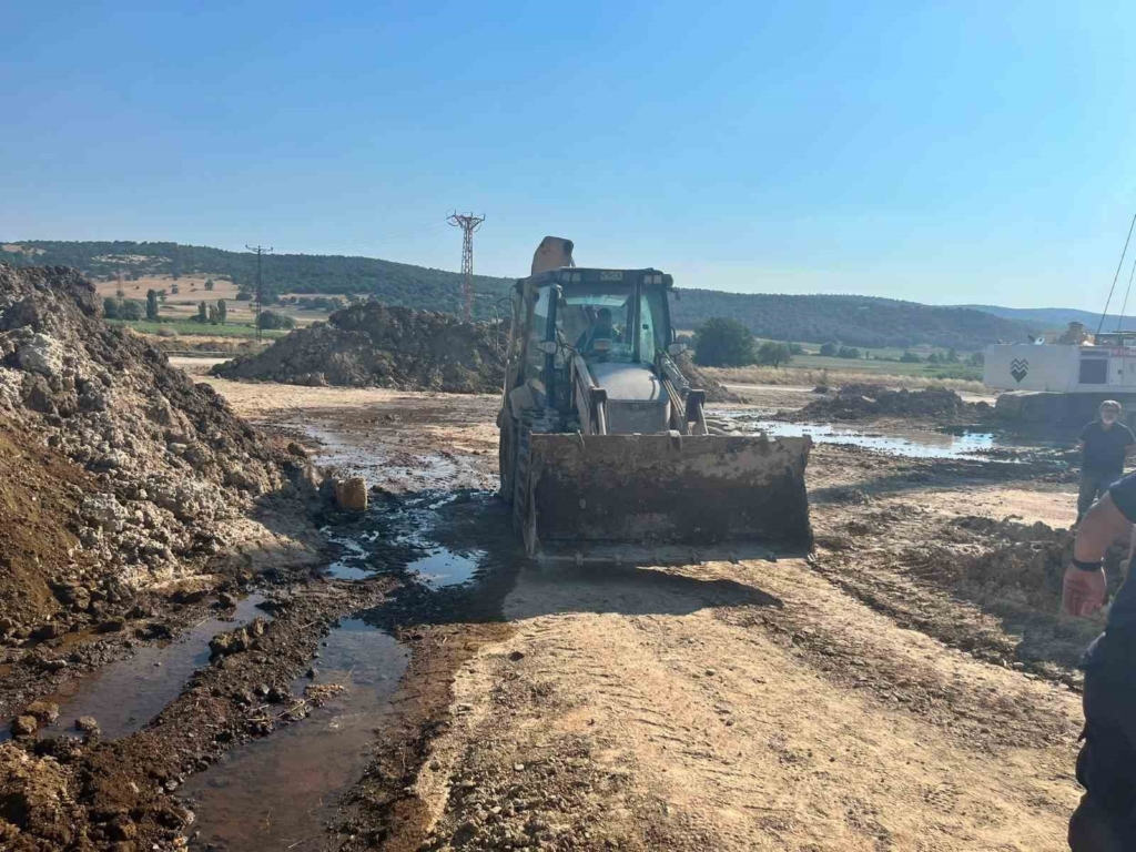 Bilecik’te kepçe NATO boru hattını patlattı