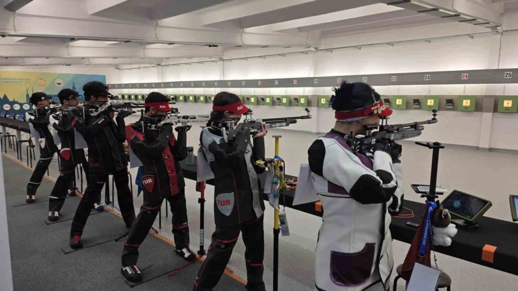 Kütahyalı sporcu Hatice Yel’den Avrupa’da çifte bronz madalya
