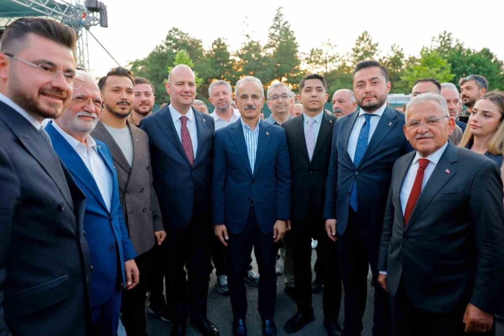 Bakan Uraloğlu: "Güçlü yerel, güçlü Türkiye demektir"