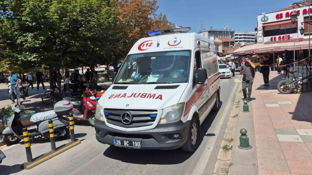 Ehliyetsiz sürücü, yaya geçidindeki kadına çarptı