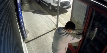 Eskişehir’de 2 çocuk kilitli meşrubat dolabını böyle zorladı