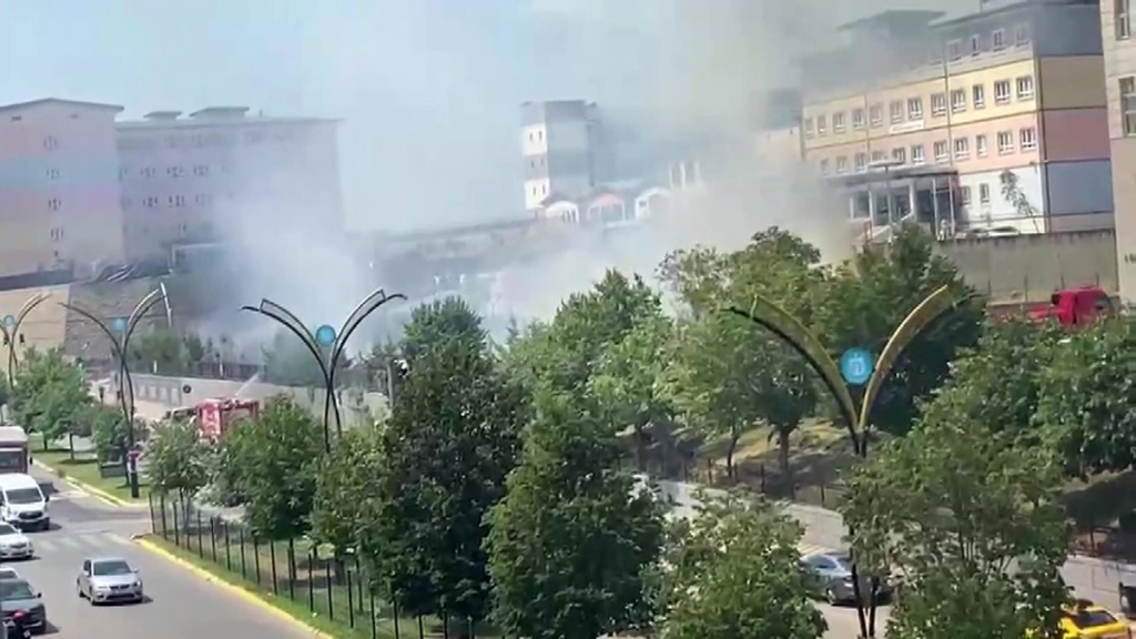 Adliye bahçesinde yangın çıktı