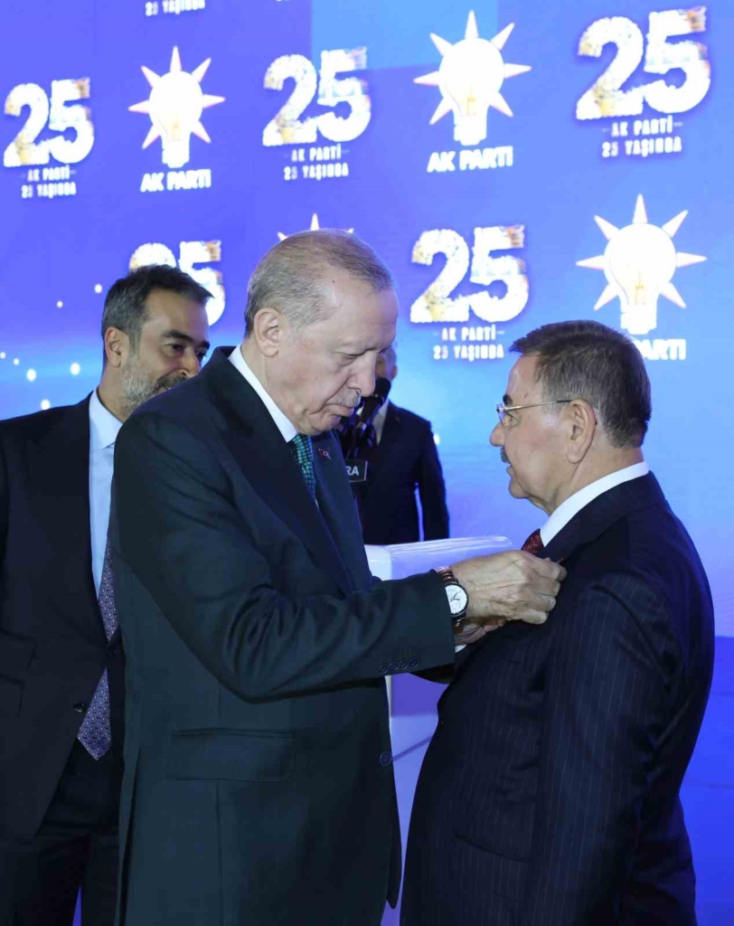 Cumhurbaşkanı Erdoğan: "Allah ömür ve sağlık verirse daha nice yıllar Türkiye’ye hizmet mücadelesi içinde olacağım"