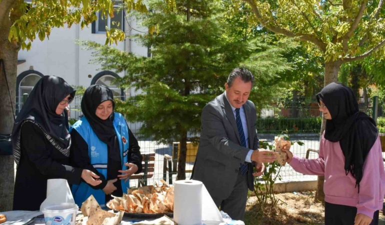 TDV’den Bilecik’te Kur’an kursu öğrencileri ve cemaate ikram