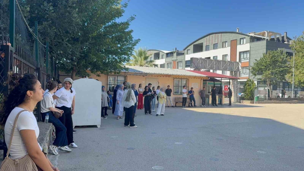 Gemlik ve Orhangazi adliyelerine alınacak 11 zabıt kâtibi için uygulama sınavı yapıldı