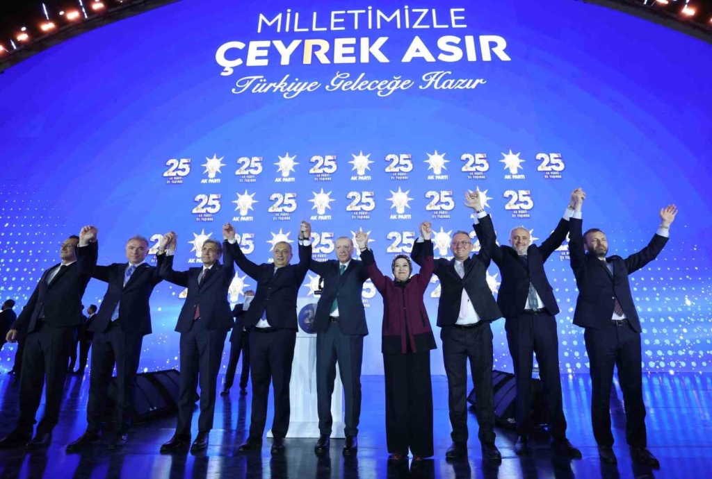 Cumhurbaşkanı Erdoğan: "Allah ömür ve sağlık verirse daha nice yıllar Türkiye’ye hizmet mücadelesi içinde olacağım"