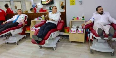 MHP Eskişehir İl Teşkilatı’ndan Kızılay’a ziyaret ve kan bağışı