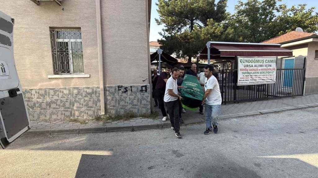 Arkadaşı tarafından bıçaklanarak öldürülen esnaf son yolculuğuna uğurlandı