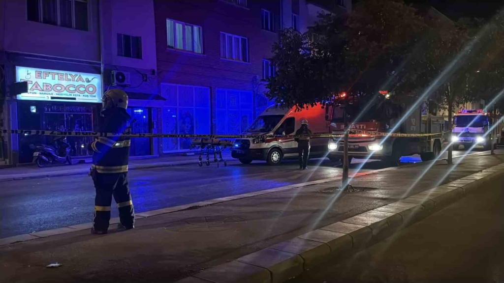 Çatıdan çatıya dolaştı, polisi saatlerce uğraştırdı