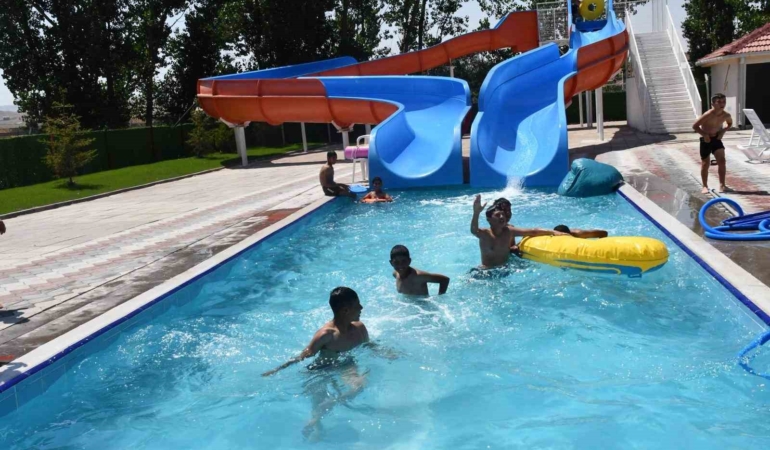Beylikova’da aquapark ve yüzme havuzları ücretsiz hizmete açıldı