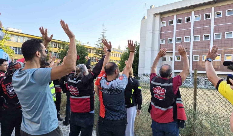 Motosikletlilerden Eskişehir’de onkoloji servisindeki çocuklara moral