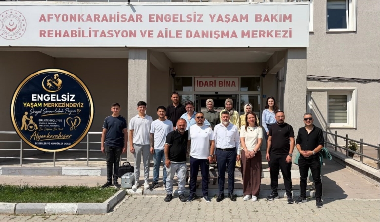 Özel bireylere gönüllü saç bakım hizmeti sunuldu