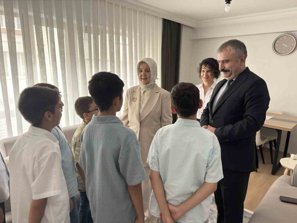 Bakan Yardımcısı Yenigün’den Eskişehir’deki çocuk evlerine ziyaret