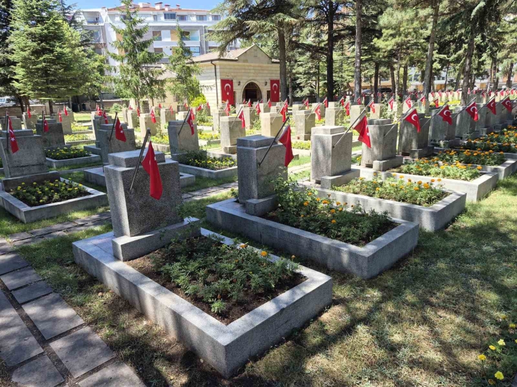 Şehitlik anı defterindeki duygusal yazılar