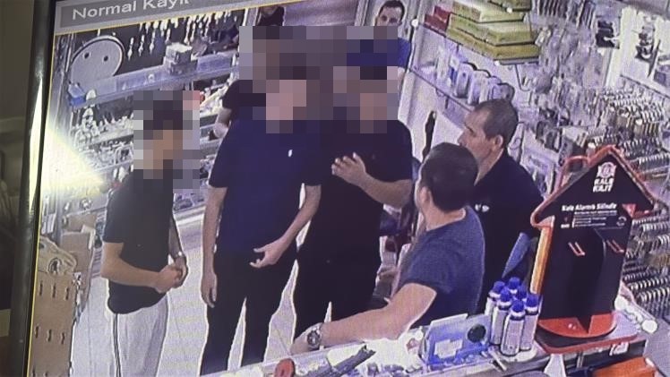 Eskişehir’de kaza sonrası güvenlik kamerası izlenirken bıçaklı kavga: 2 yaralı