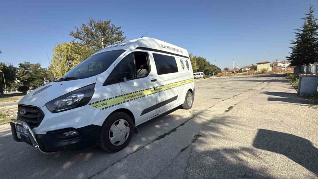 Sokak ortasındaki kavga sonrasında okulun önündeki çöp kutusunda tabanca çıktı