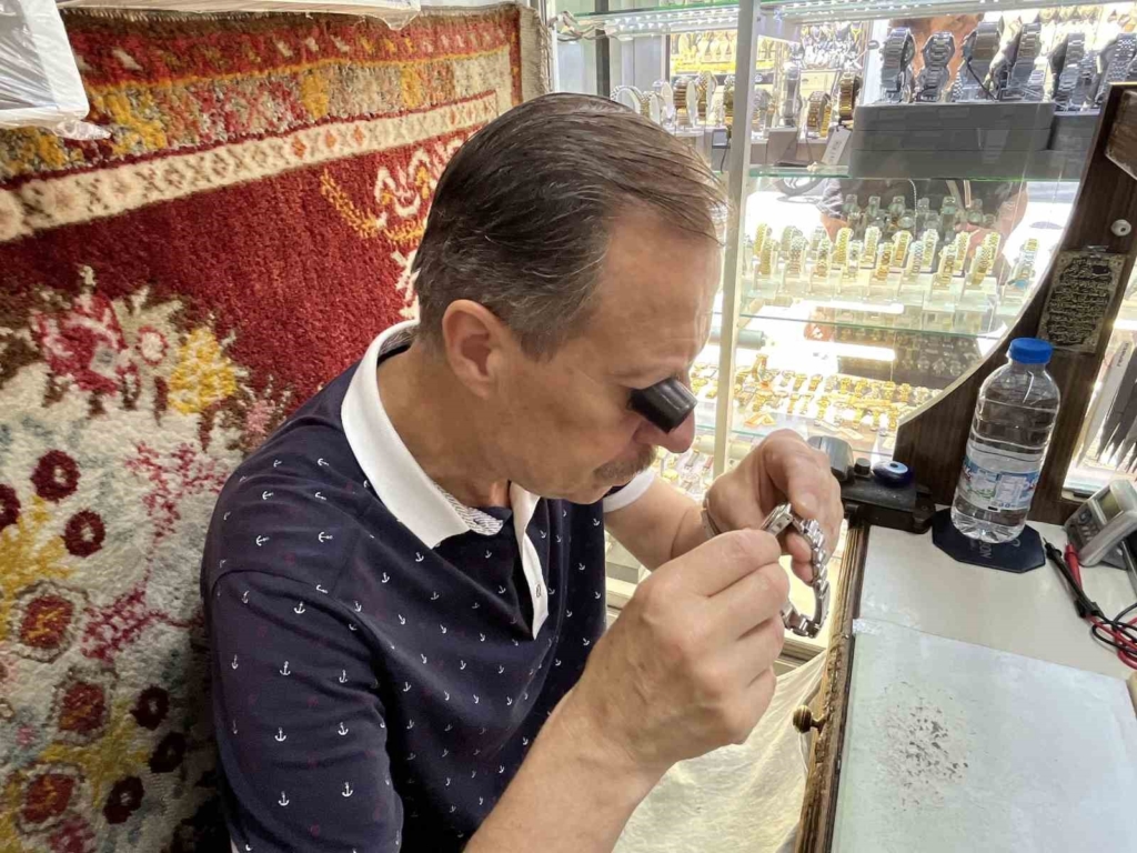 Saat tamirciliği teknolojiye yenik düşüyor