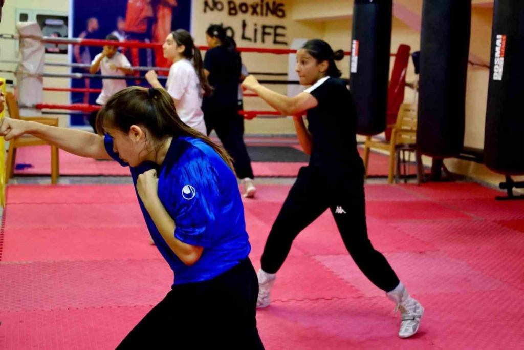 Yaz Spor Okulları’nda boks eğitimleri yoğun ilgi görüyor