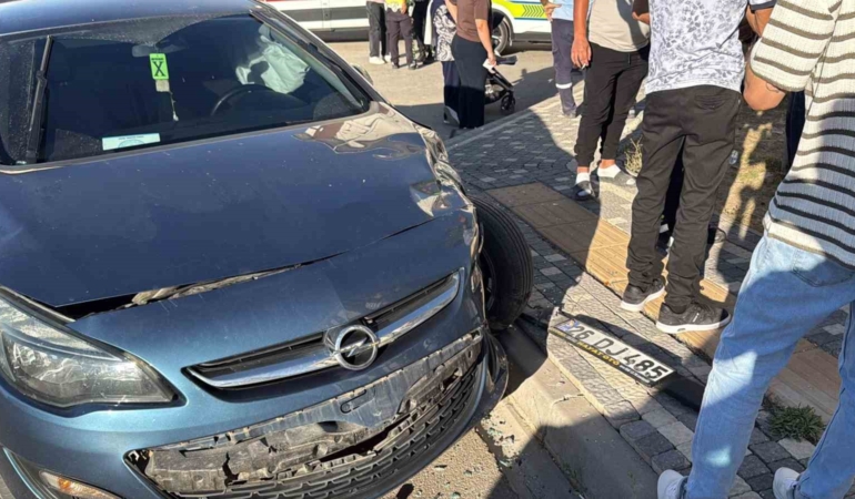 Eskişehir’de otomobil ile minibüs çarpıştı: 8 yaralı