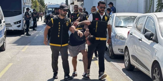 Adana’daki kadın cinayetinde 13 tutuklama: Katil zanlısı İstanbul’da petshopta yakalandı
