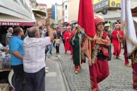 Mehteran takımını gören adam adeta çocuklar gibi sevindi