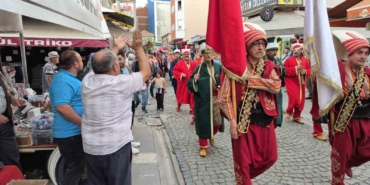 Mehteran takımını gören adam adeta çocuklar gibi sevindi