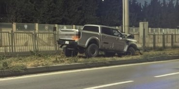Ön tekerleği arızalandığı iddia edilen arazi aracı PTS direğine çarptı: 1 yaralı