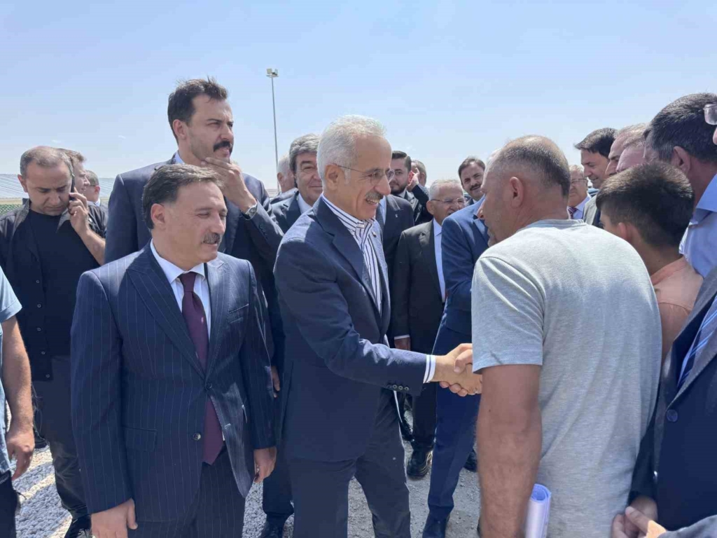 Bakan Uraloğlu: "Yerköy - Kayseri Yüksek Hızlı Tren Projesi’nde işin yarısını tamamladık"