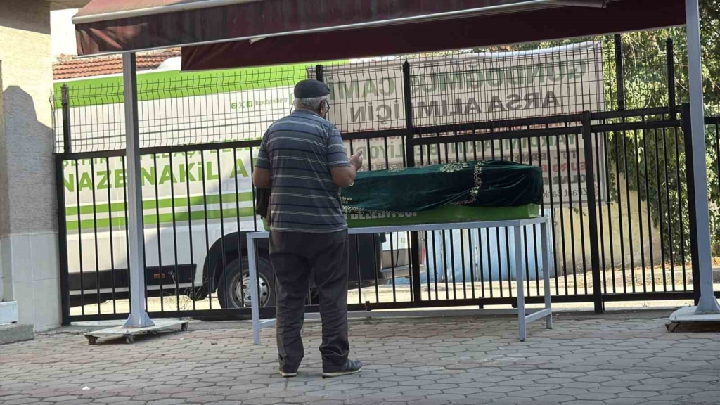 Arkadaşı tarafından bıçaklanarak öldürülen esnaf son yolculuğuna uğurlandı