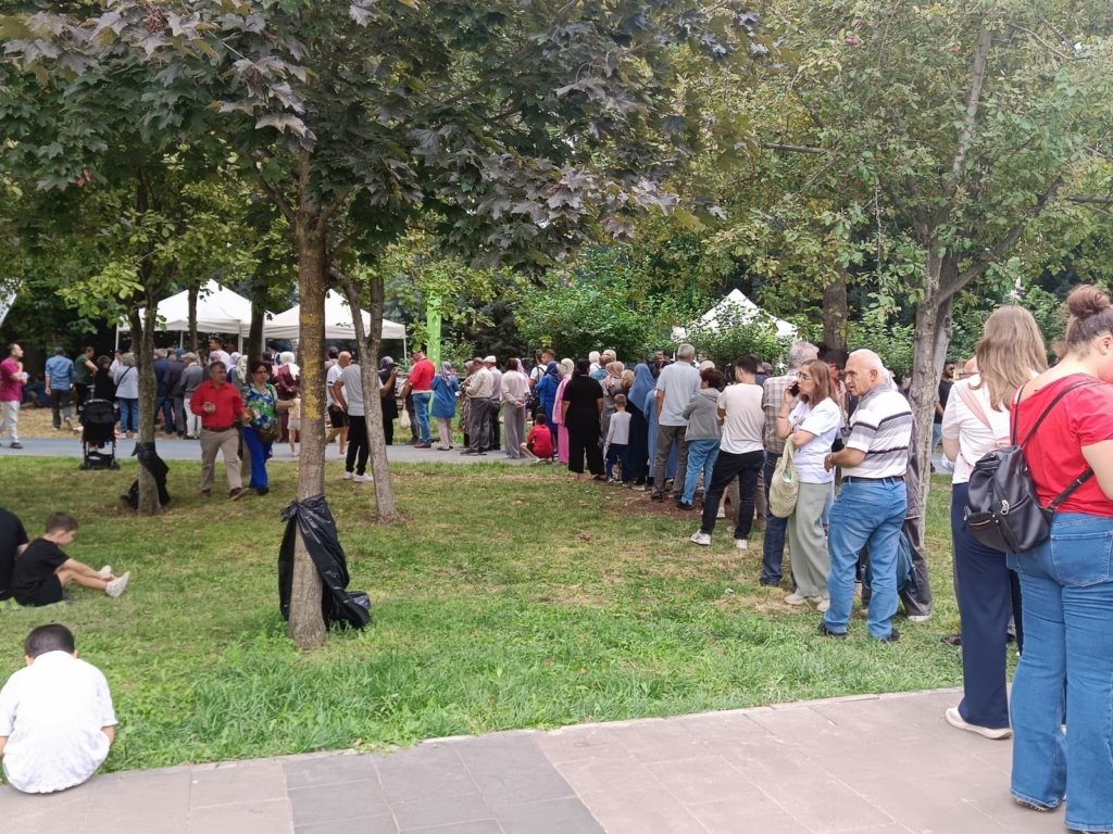 AK Parti Aile Pikniği’nde 25 bin yemek fişi 1 saatte tükendi