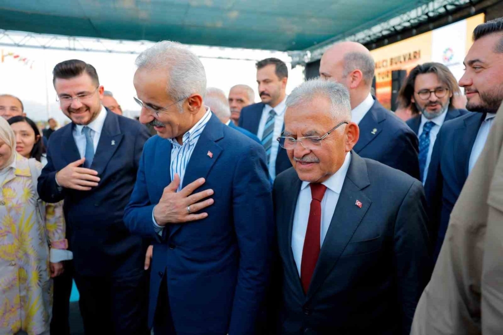 Bakan Uraloğlu: "Güçlü yerel, güçlü Türkiye demektir"
